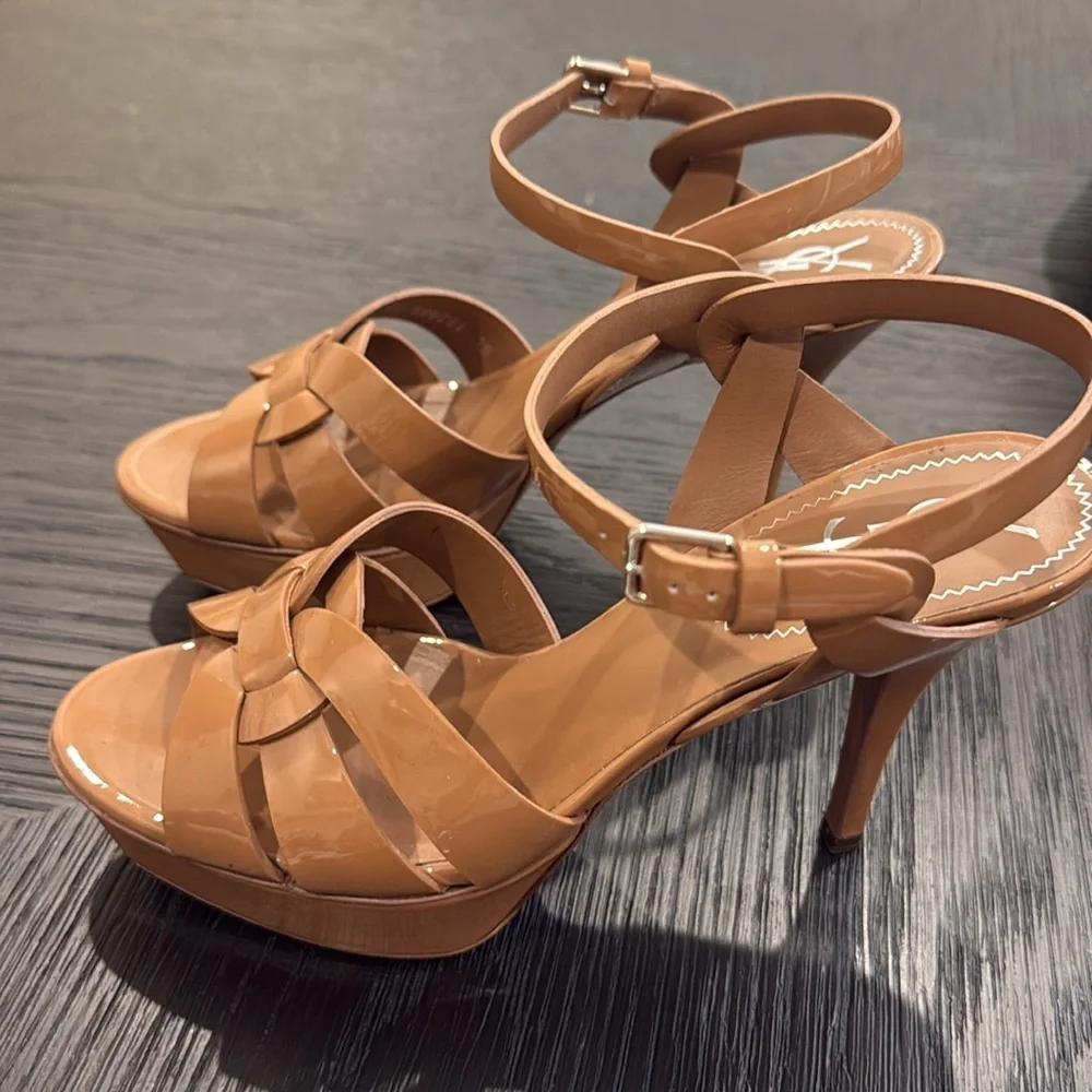 Saint Laurent Nude Patent Leather Heels - Picture 5 of 7